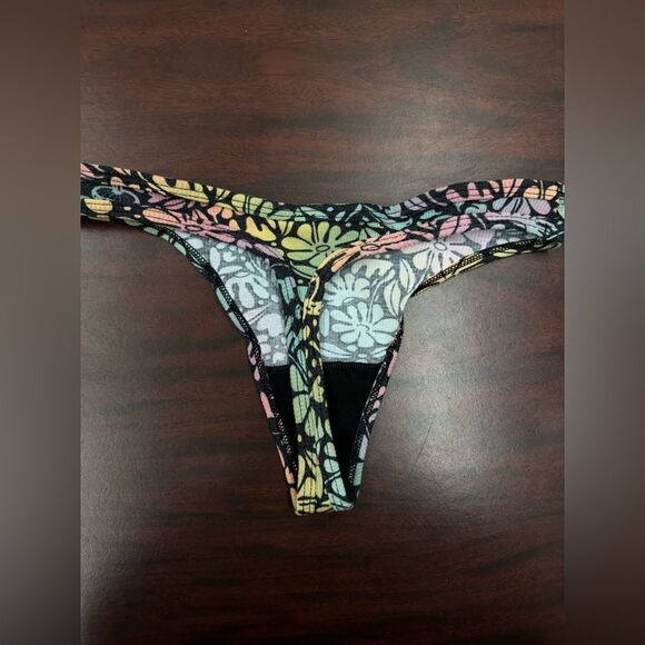 PINK Victoria’s Secret Flower and Mushroom Printed Thong Size Medium - Picture 2 of 5